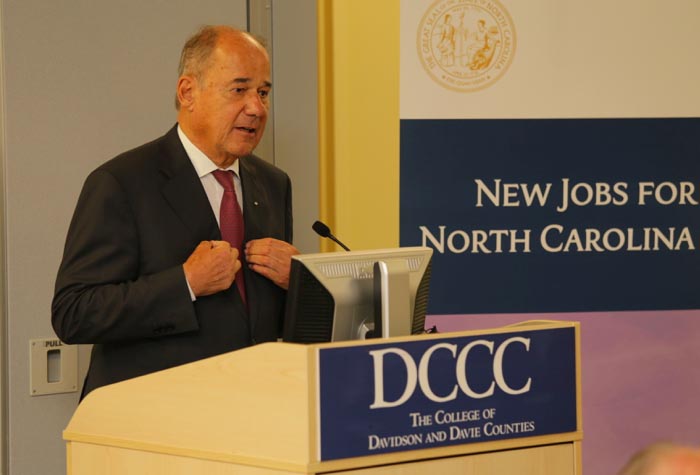 Michael Egger durante el anuncio del proyecto de inversión en Carolina del Norte (EE.UU.).Foto: EGGER
